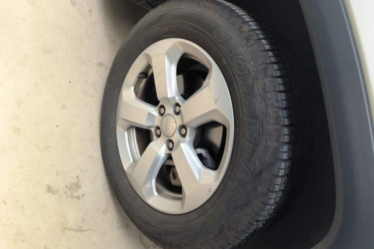 Used Jeep Compass 2017 200T Automatic Family Edition Right Front Wheel Hub