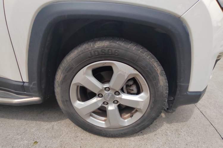 Used Jeep Compass 2017 200T Automatic Family Edition Right Front Wheel Hub