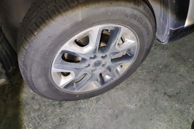 Used Jeep Compass 2017 200TS Automatic High-Performance All-Wheel Drive Edition Right Front Wheel Hub