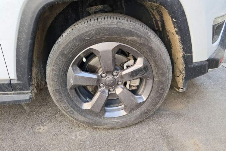 Used Jeep Compass 2017 200T Manual Enjoy Edition Right Front Wheel Hub