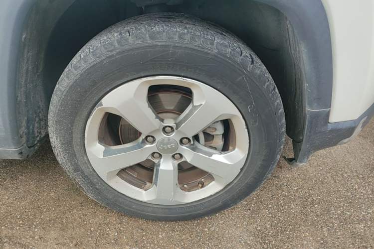 Used Jeep Compass 2017 200T Automatic Family Edition Right Front Wheel Hub