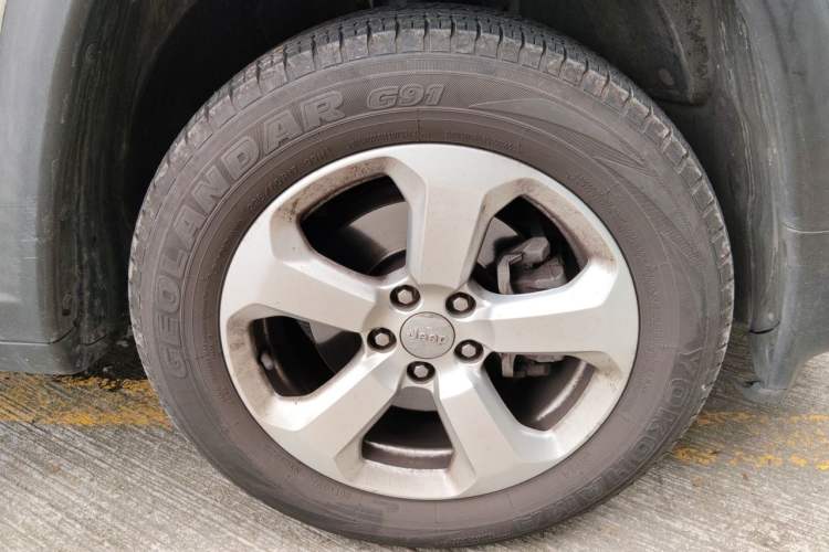 Used Jeep Compass 2017 200T Automatic Family Edition Right Front Wheel Hub