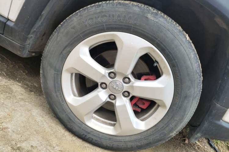 Used Jeep Compass 2017 200T Automatic Family Edition Right Front Wheel Hub