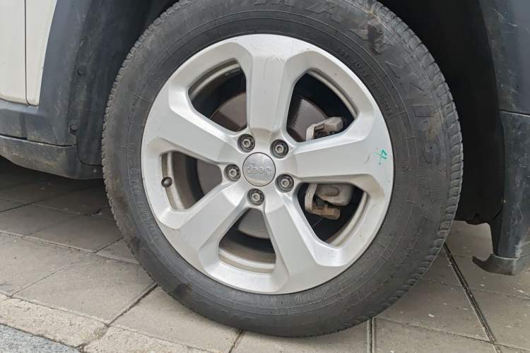 Used Jeep Compass 2017 200T Automatic Enjoyment Version Right Front Wheel Hub