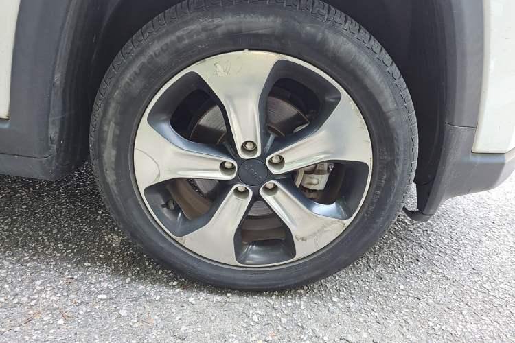 Used Jeep Compass 2017 200T Automatic Prestige Edition Right Front Wheel Hub