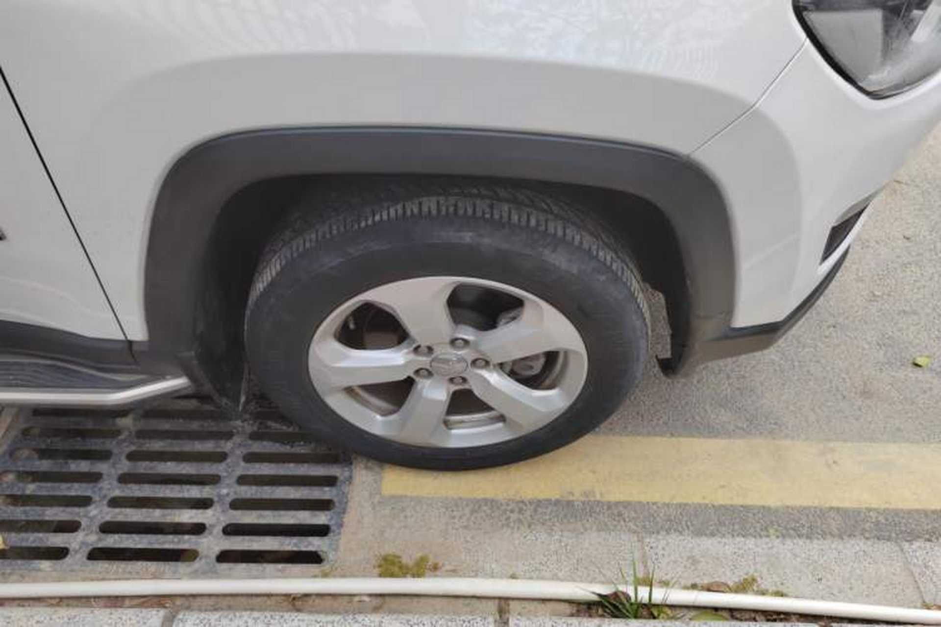 Used Jeep Compass 2017 200T Automatic Family Edition Right Front Wheel Hub