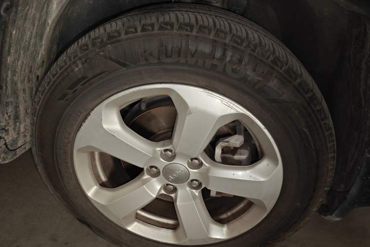 Used Jeep Compass 2017 200T Automatic Family Edition Right Front Wheel Hub
