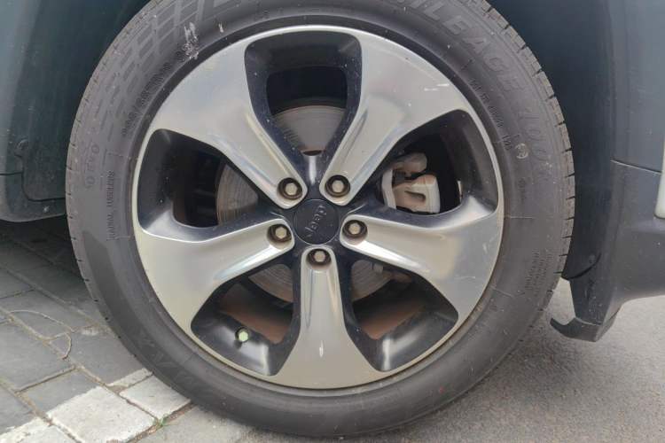 Used Jeep Compass 2017 200T Automatic Prestige Edition Right Front Wheel Hub