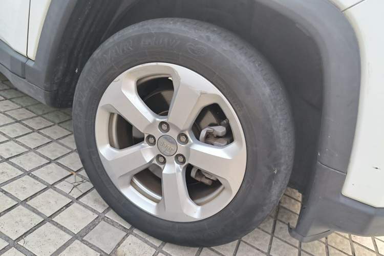 Used Jeep Compass 2017 200T Automatic Family Edition Right Front Wheel Hub