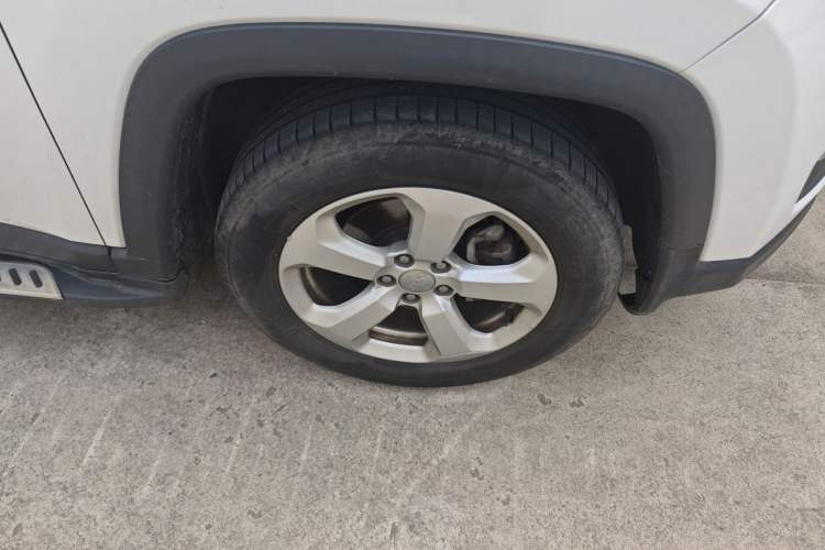 Used Jeep Compass 2017 200T Automatic Family Edition Right Front Wheel Hub
