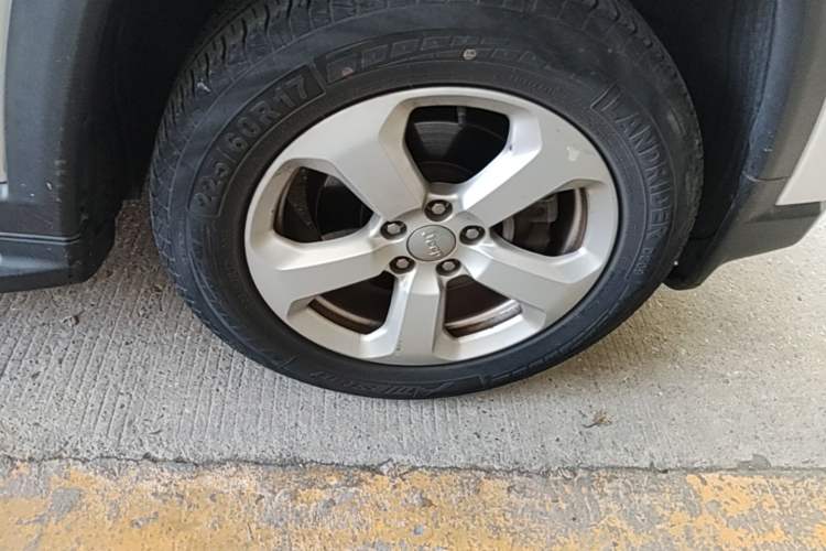Used Jeep Compass 2017 200T Automatic Family Edition Right Front Wheel Hub