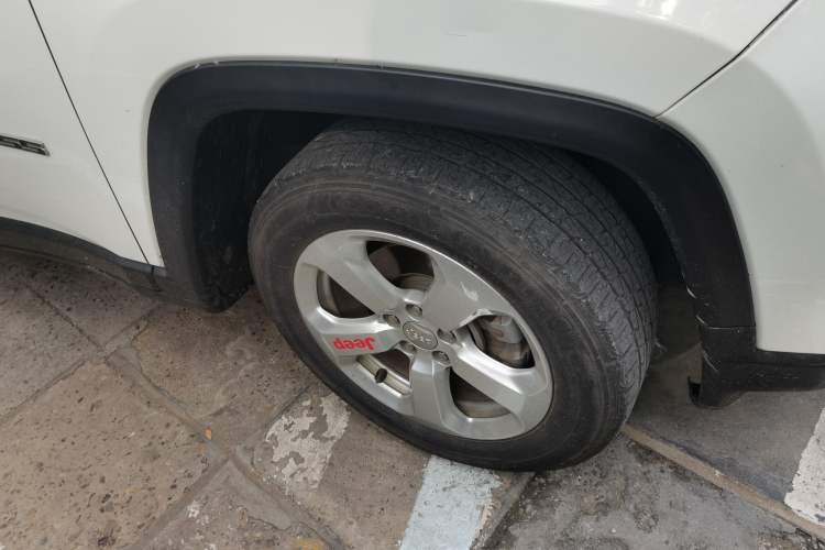 Used Jeep Compass 2017 200T Automatic Family Edition Right Front Wheel Hub