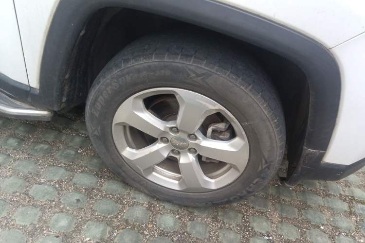 Used Jeep Compass 2017 200T Automatic Family Edition Right Front Wheel Hub