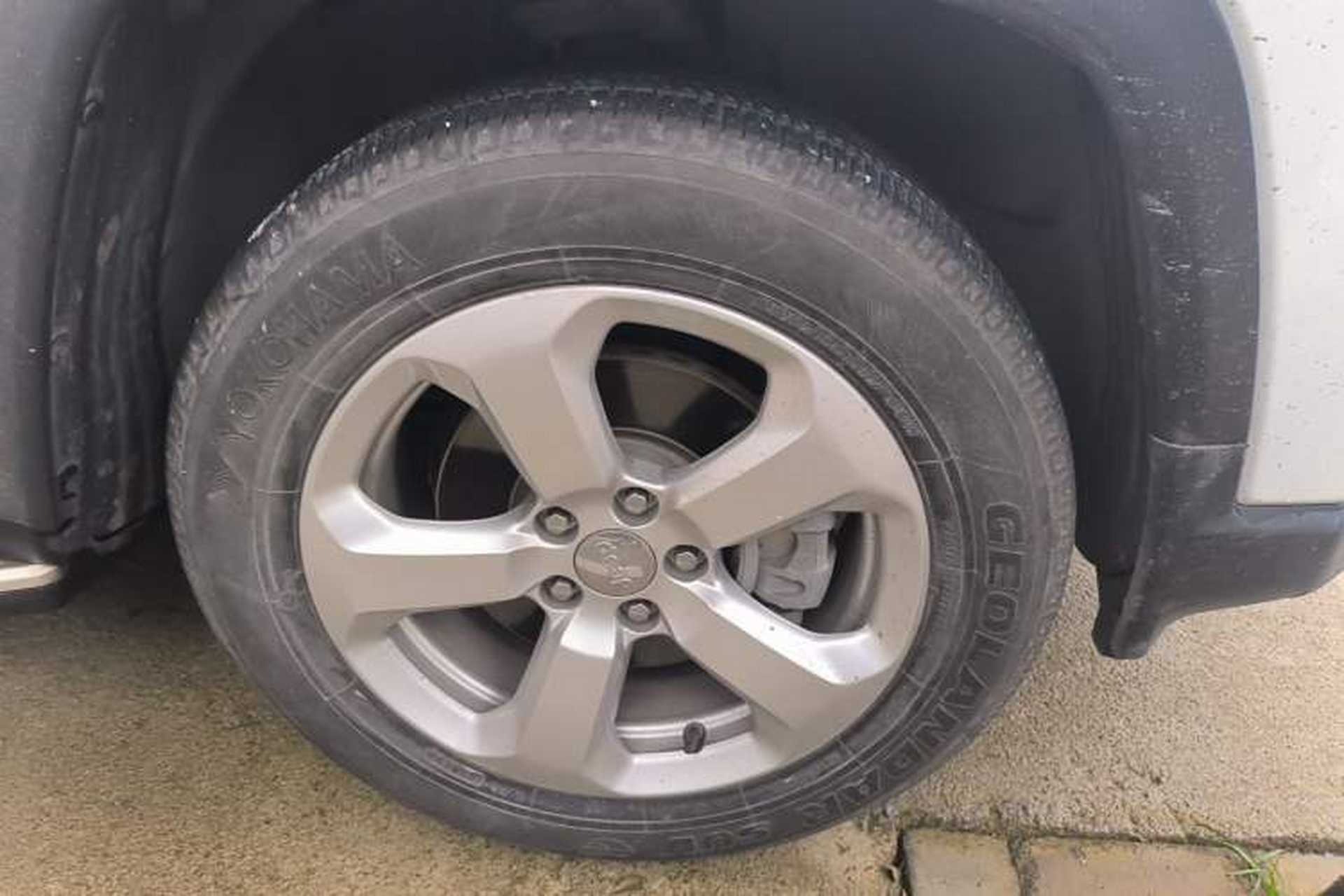 Used Jeep Compass 2017 200T Automatic Family Edition Right Front Wheel Hub