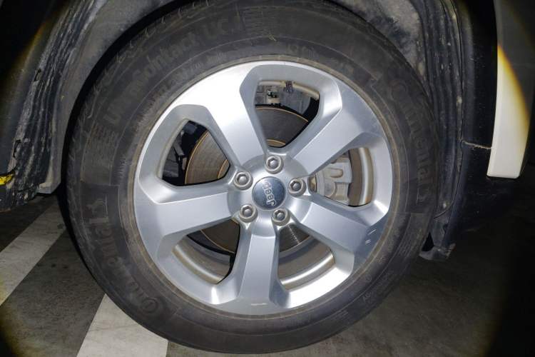 Used Jeep Compass 2017 200T Automatic Family Edition Right Front Wheel Hub
