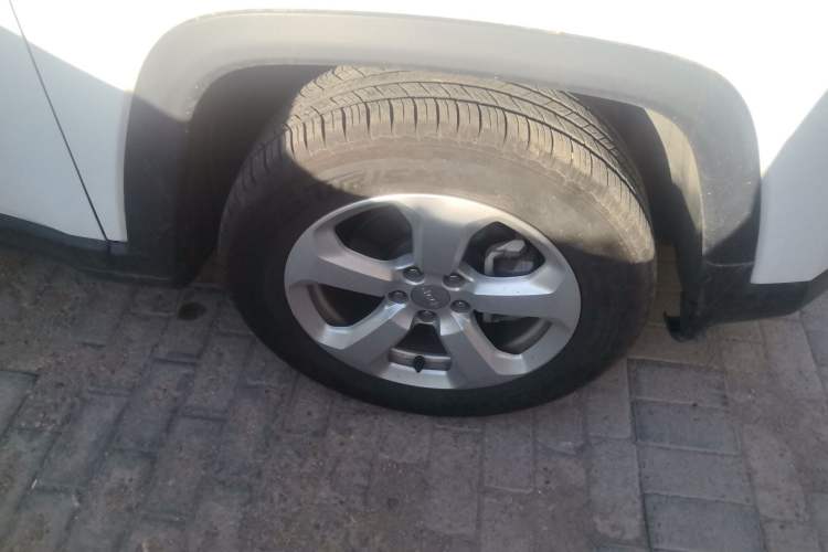 Used Jeep Compass 2017 200T Automatic Family Edition Right Front Wheel Hub