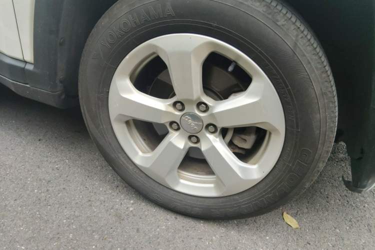 Used Jeep Compass 2017 200T Automatic Family Edition Right Front Wheel Hub