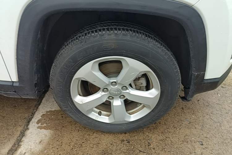 Used Jeep Compass 2017 200T Automatic Family Edition Right Front Wheel Hub
