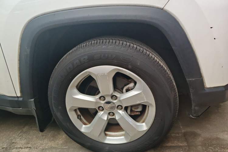 Used Jeep Compass 2017 200T Automatic Family Edition Right Front Wheel Hub