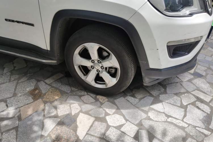 Used Jeep Compass 2017 200T Automatic Family Edition Right Front Wheel Hub