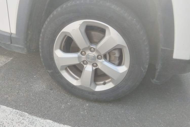 Used Jeep Compass 2017 200T Automatic Family Edition Right Front Wheel Hub