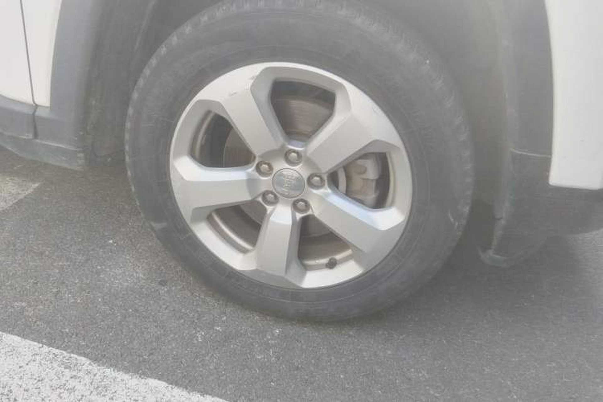 Used Jeep Compass 2017 200T Automatic Family Edition Right Front Wheel Hub