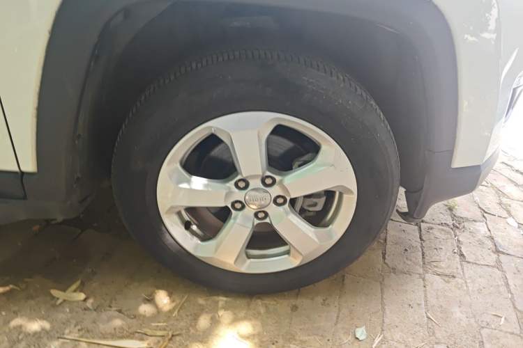 Used Jeep Compass 2017 200T Automatic Family Edition Right Front Wheel Hub