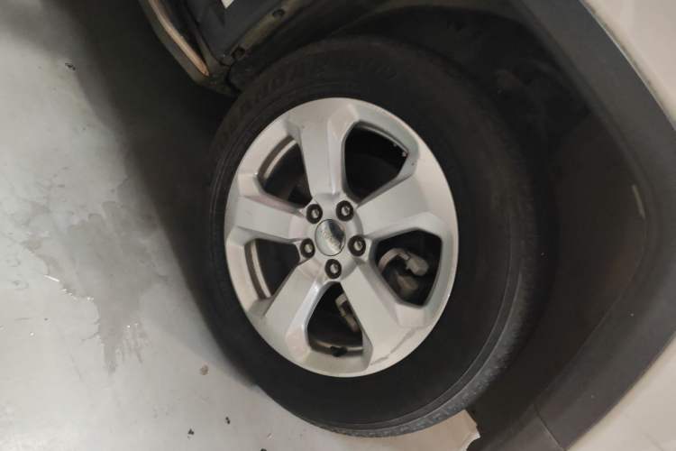 Used Jeep Compass 2017 200T Automatic Family Edition Right Front Wheel Hub