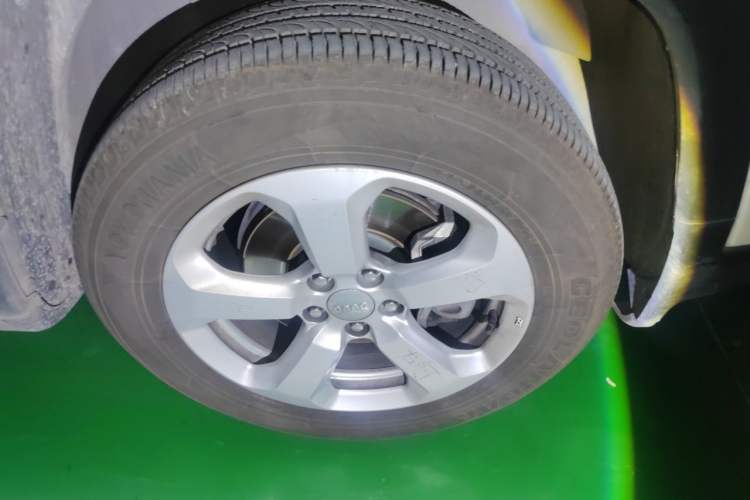 Used Jeep Compass 2017 200T Automatic Family Edition Right Front Wheel Hub