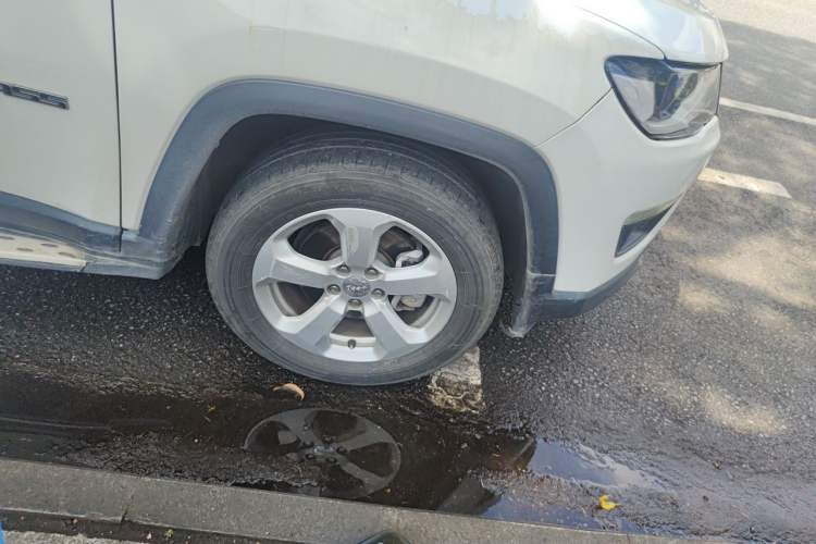 Used Jeep Compass 2017 200T Automatic Family Edition Right Front Wheel Hub
