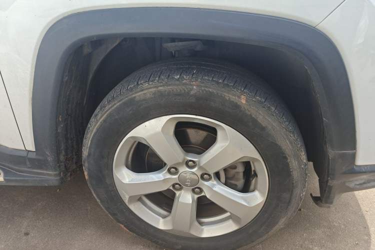 Used Jeep Compass 2017 200T Automatic Family Edition Right Front Wheel Hub