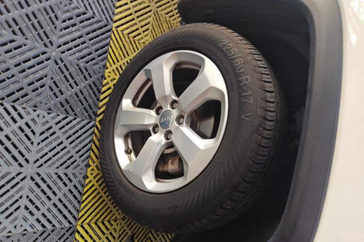 Used Jeep Compass 2017 200T Automatic Family Edition Right Front Wheel Hub
