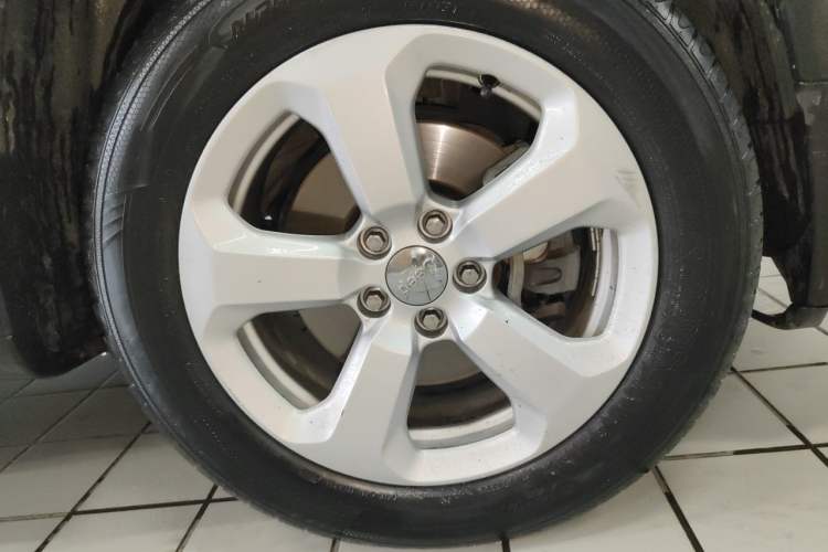 Used Jeep Compass 2017 200T Automatic Family Edition Right Front Wheel Hub