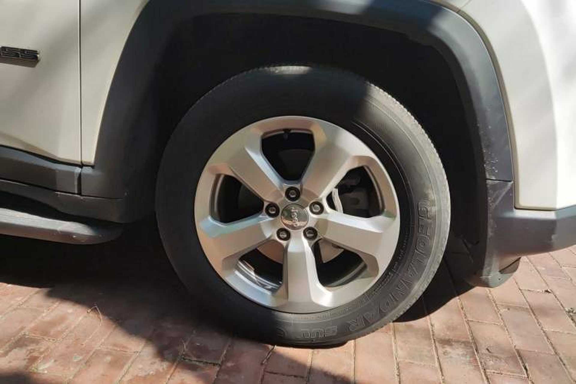 Used Jeep Compass 2017 200T Automatic Family Edition Right Front Wheel Hub