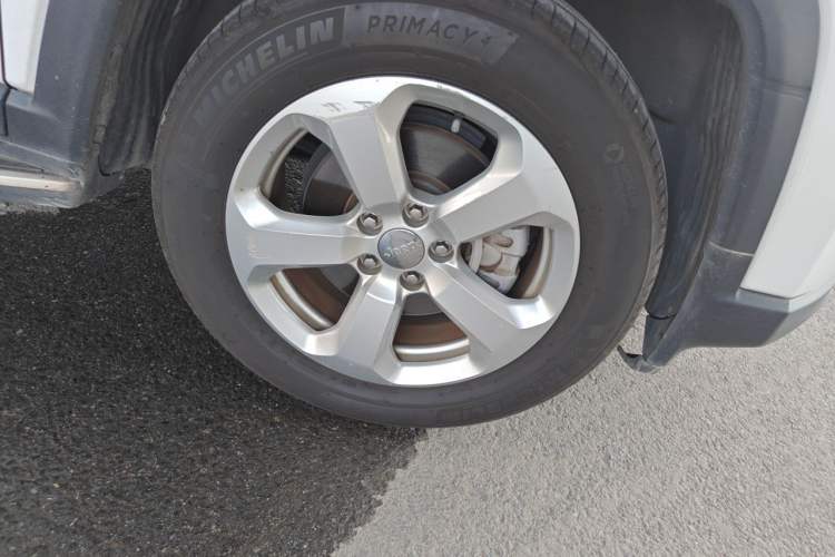 Used Jeep Compass 2017 200T Automatic Family Edition Right Front Wheel Hub