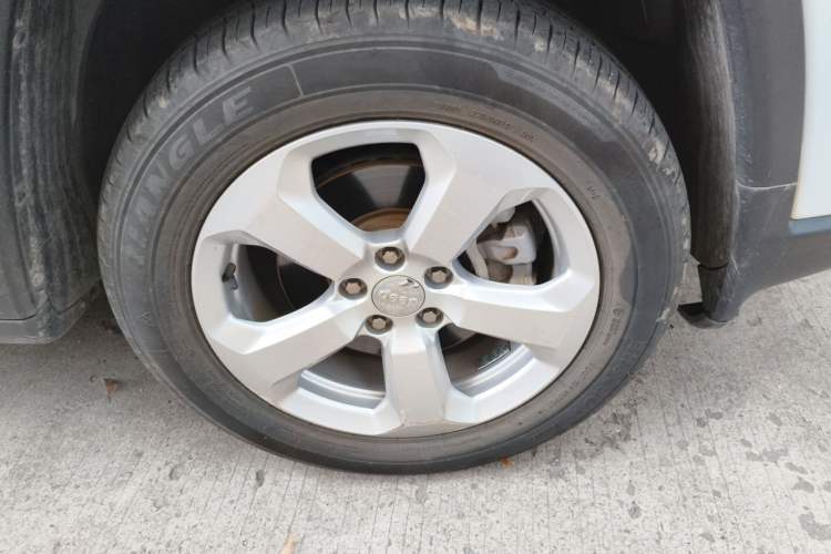Used Jeep Compass 2017 200T Automatic Family Edition Right Front Wheel Hub
