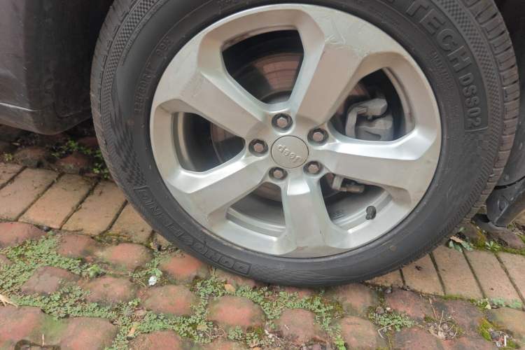 Used Jeep Compass 2017 200T Automatic Family Edition Right Front Wheel Hub