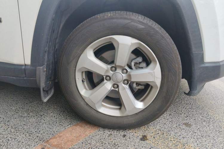 Used Jeep Compass 2017 200T Automatic Family Edition Right Front Wheel Hub