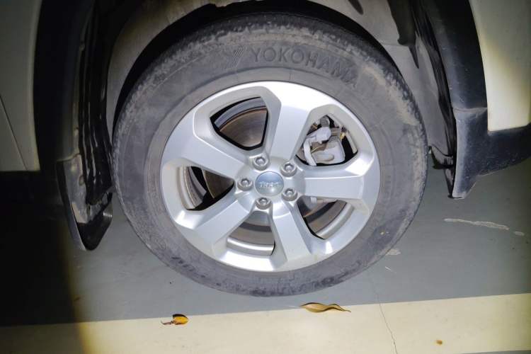 Used Jeep Compass 2017 200T Automatic Family Edition Right Front Wheel Hub