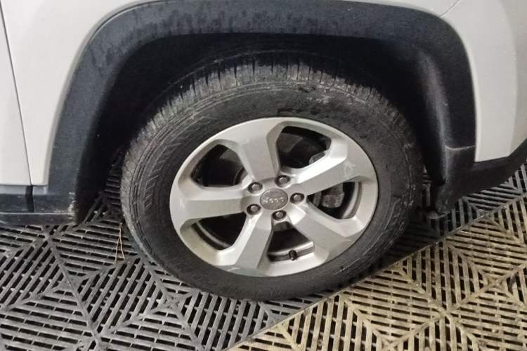 Used Jeep Compass 2017 200T Automatic Family Edition Right Front Wheel Hub