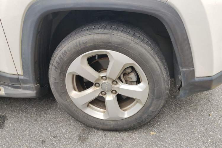 Used Jeep Compass 2017 200T Automatic Family Edition Right Front Wheel Hub