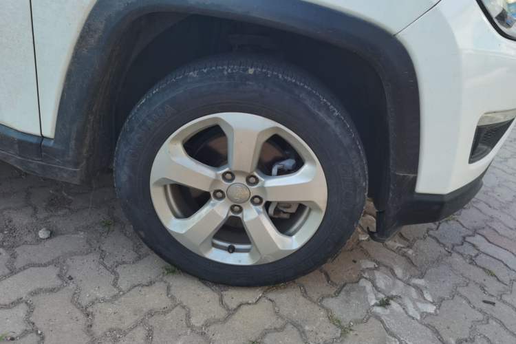 Used Jeep Compass 2017 200T Automatic Family Edition Right Front Wheel Hub