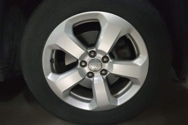 Used Jeep Compass 2017 200T Automatic Family Edition Right Front Wheel Hub