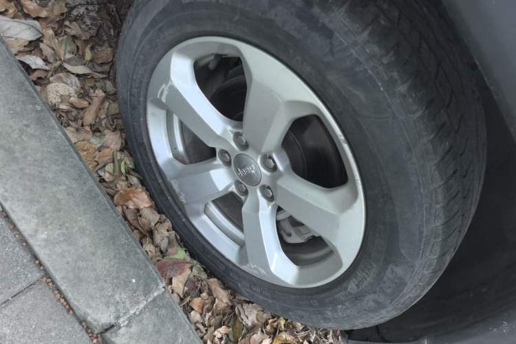 Used Jeep Compass 2017 200T Automatic Family Edition Right Front Wheel Hub
