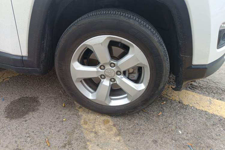Used Jeep Compass 2017 200T Automatic Family Edition Right Front Wheel Hub