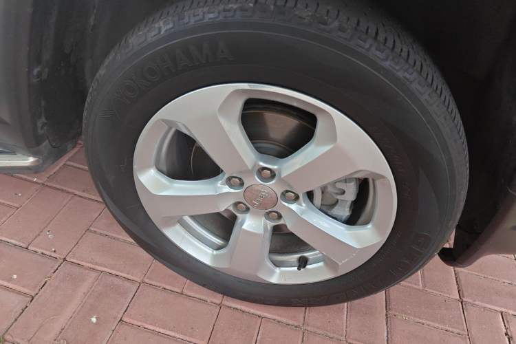 Used Jeep Compass 2017 200T Automatic Family Edition Right Front Wheel Hub