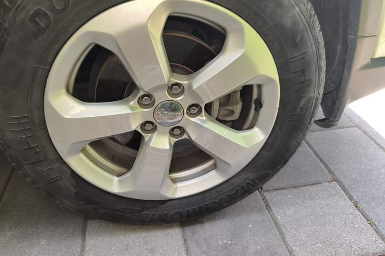 Used Jeep Compass 2017 200T Automatic Family Edition Right Front Wheel Hub
