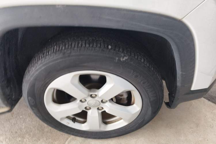 Used Jeep Compass 2017 200T Automatic Family Edition Right Front Wheel Hub