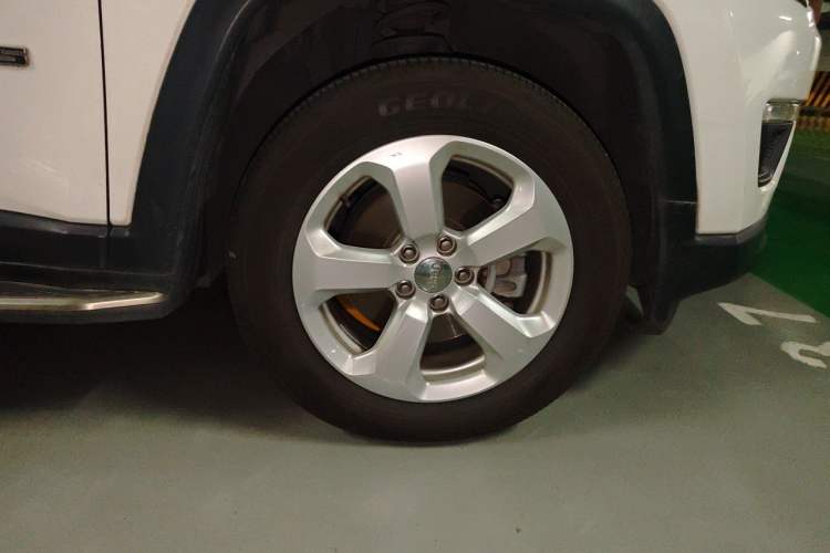 Used Jeep Compass 2017 200T Automatic Family Edition Right Front Wheel Hub