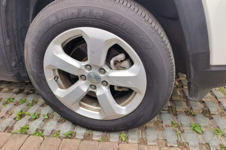 Used Jeep Compass 2017 200T Automatic Family Edition Right Front Wheel Hub